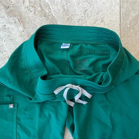 FIGS Women’s Kade Cargo Scrub Straight Leg Pants, Hunter Green (PO# 1700), L - Picture 8 of 11